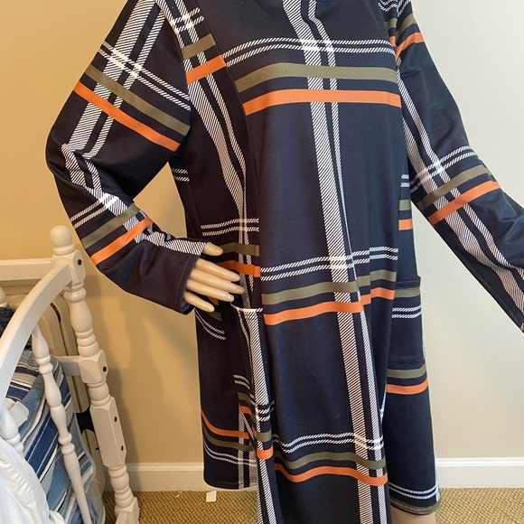 K R L Dress - Picture 2 of 10